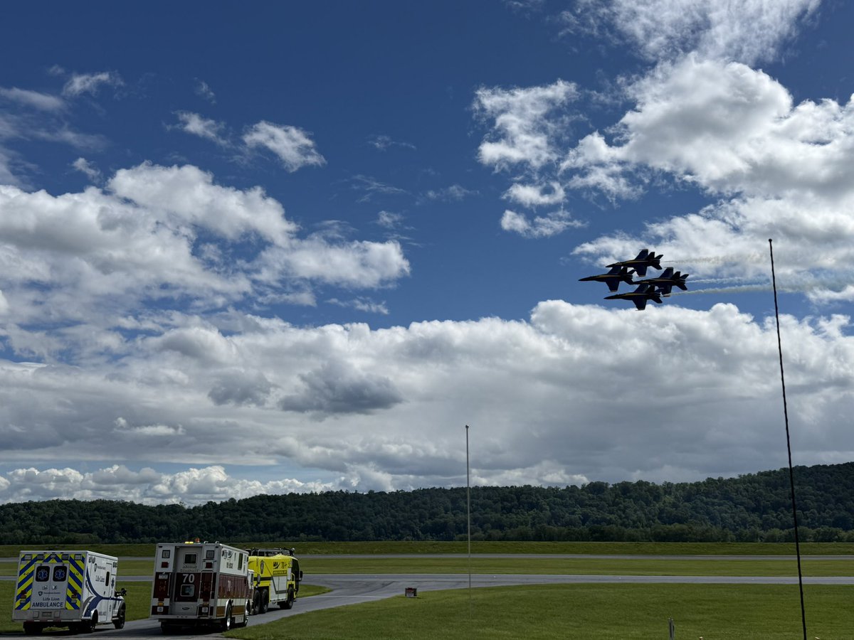 iafflocal4838's tweet photo. Day 2 of the @FlyHIA AirShow!! A spectacular showing from the @BlueAngels and guests!! Approx 10k plus spectators enjoyed aerial maneuvers from several planes and helicopters!!

#local4838 #hiafd #mdt #arff #ppffa #iaff https://t.co/p2Lyliad6S