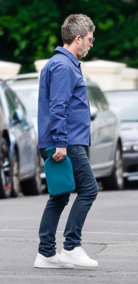 Sex god (wtf is the hot water bottle all about???) <a href="/oasis/">Oasis</a>