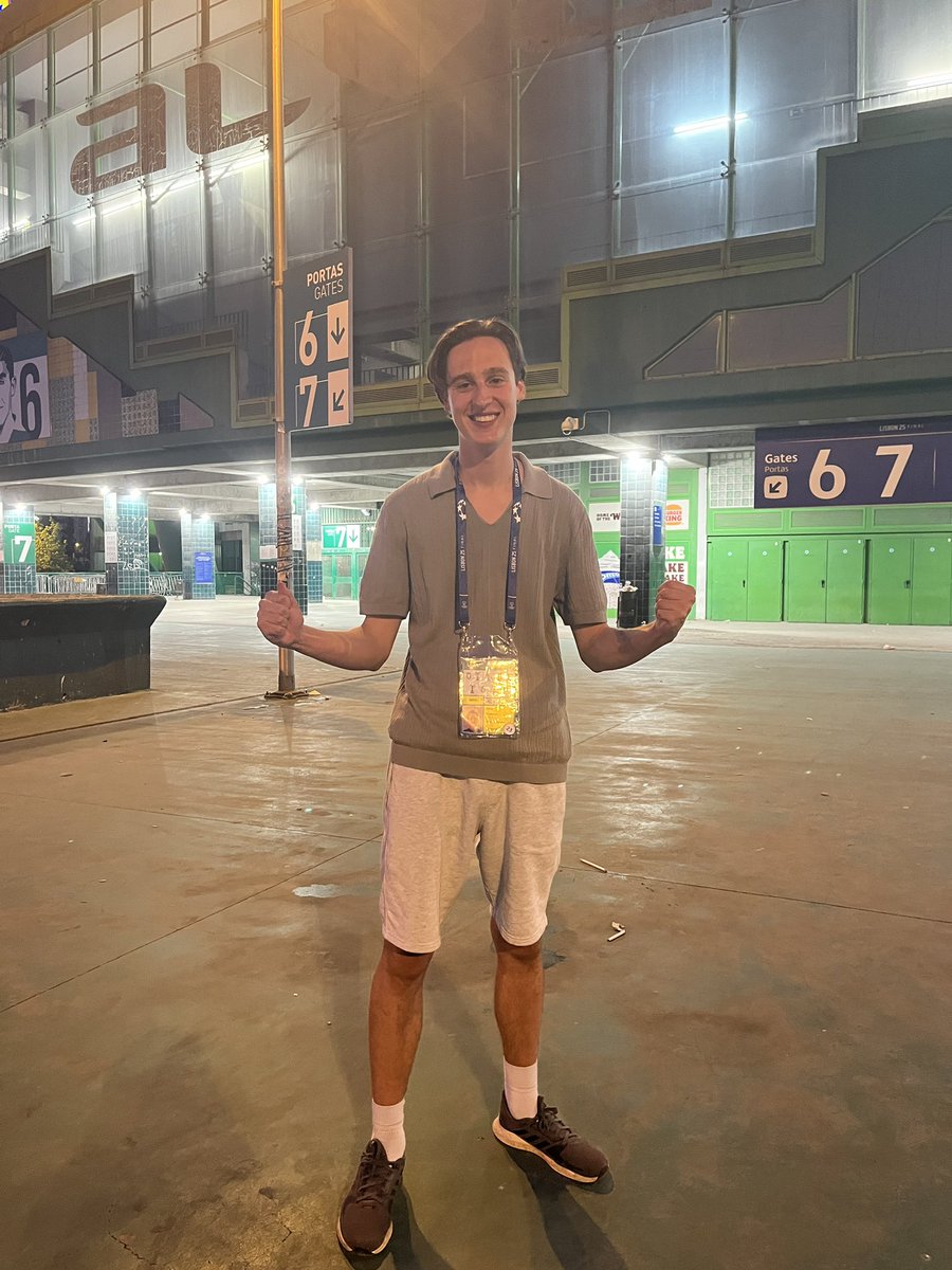 CardyFreddie's tweet image. Going to take a while to process this- from writing match reports on my secondary school’s football teams to covering Arsenal Women the Champions League, alongside some of my best mates. Could not be more grateful ❤️
Hope you all enjoyed our coverage tonight and this season ✌️