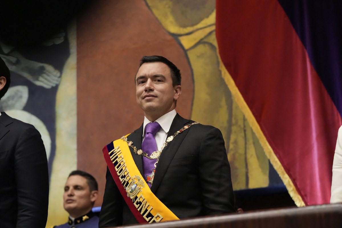 Qué orgullo ver dónde estamos y poder mirar atrás para reconocernos, como siempre, juntos.

<a href="/DanielNoboaOk/">Daniel Noboa Azin</a>