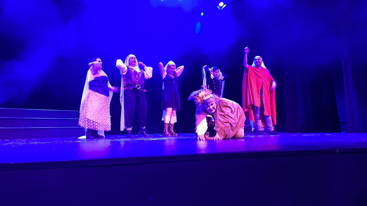Divertidísima obra “Jualloween” del grupo de teatro de la <a href="/CManchaValde/">Casa Castilla la Mancha de Valdemoro</a> dentro del Festival Villa de #Valdemoro.

Un clásico, mezclado con lo actual, la música y con el humor siempre de hilo conductor. 
Merece la pena 😃
<a href="/PSOEValdemoro/">PSOE Valdemoro</a> 
#Cultura