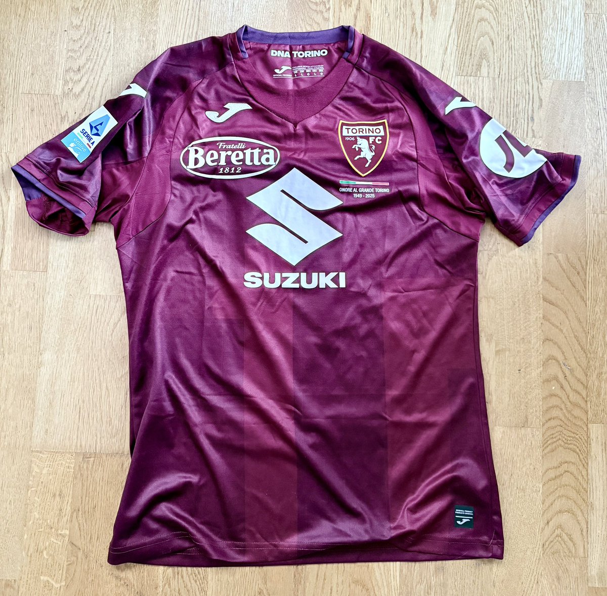RussoBCF's tweet photo. @USCremonese @macvafk @ChennaiyinFC @Universitario @EC_Espliego @RubenCGBu @esseveeofficial @RealCartagena @CSEmelec @Pompey @Red_StarsFC @TorinoFC_1906 @juventusfc @_StuntmanMike_ @CruzAzul @ARIS__FC @elClubOlimpia @BaliUtd @feralpisalo @fc_locarno @USMAofficiel @HibernianFC @ropafutboleros @C_A_Morelia @kf_skenderbeu @Glentoran @FC_Panetolikos @NEUtdFC @MichelZabaco Sigo con Italia 🇮🇹 

Camiseta #matchworm del @TorinoFC_1906 en homenaje al Grande Torino, en la jornada disputada contra el @VeneziaFC_IT en el aniversario de la Tragedia de Superga

Jugador Elif Elmas, ex @sscnapoli y campeón de la @SerieA https://t.co/Ijpavn1VsV