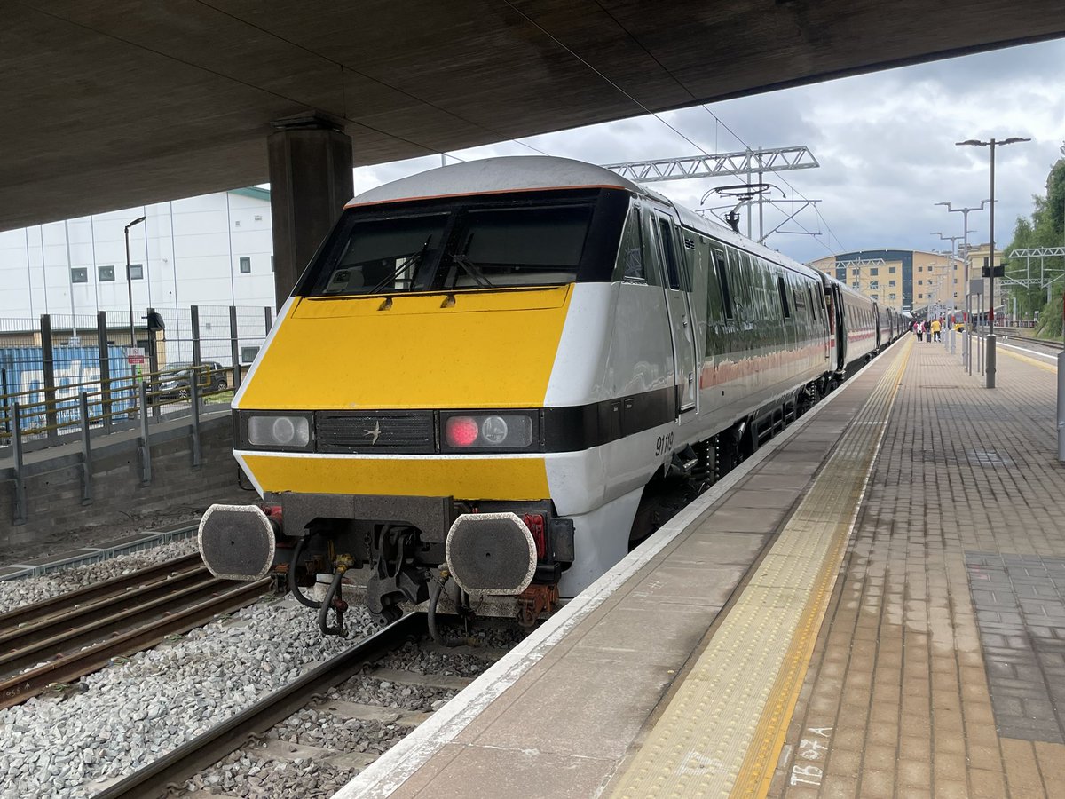 91119, having arrived at Bradford Forster Square with 1D11. First time ever to Forster Square on a 225. Last got a 225 out of there back in 2005.24/5/25.<a href="/225groupuk/">225 Group</a>