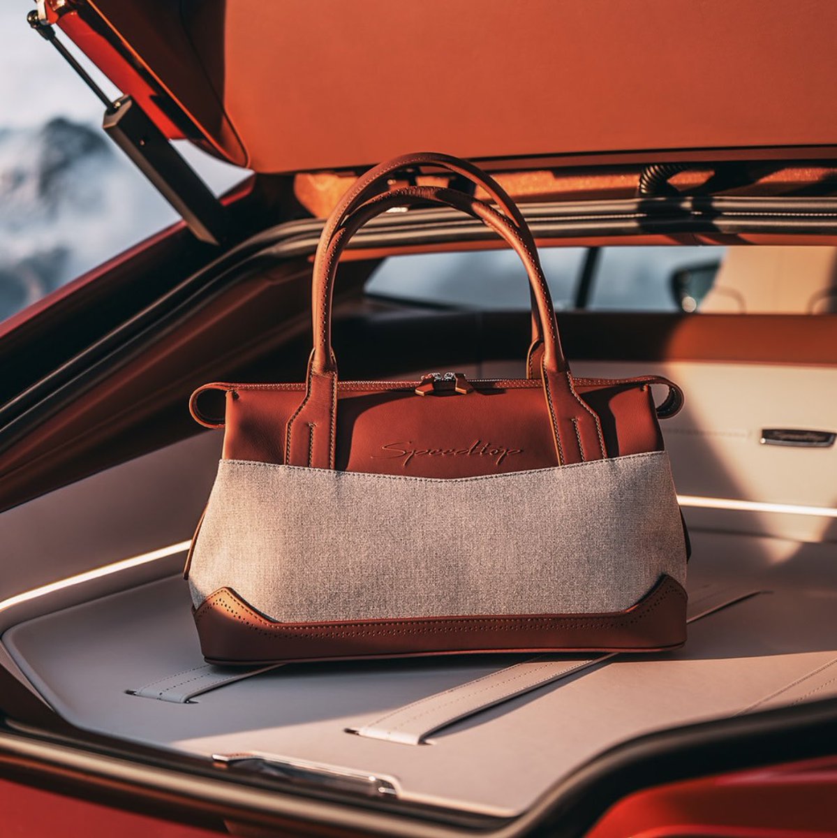 Nice new BMW estate, bet that has a big boot…oh.