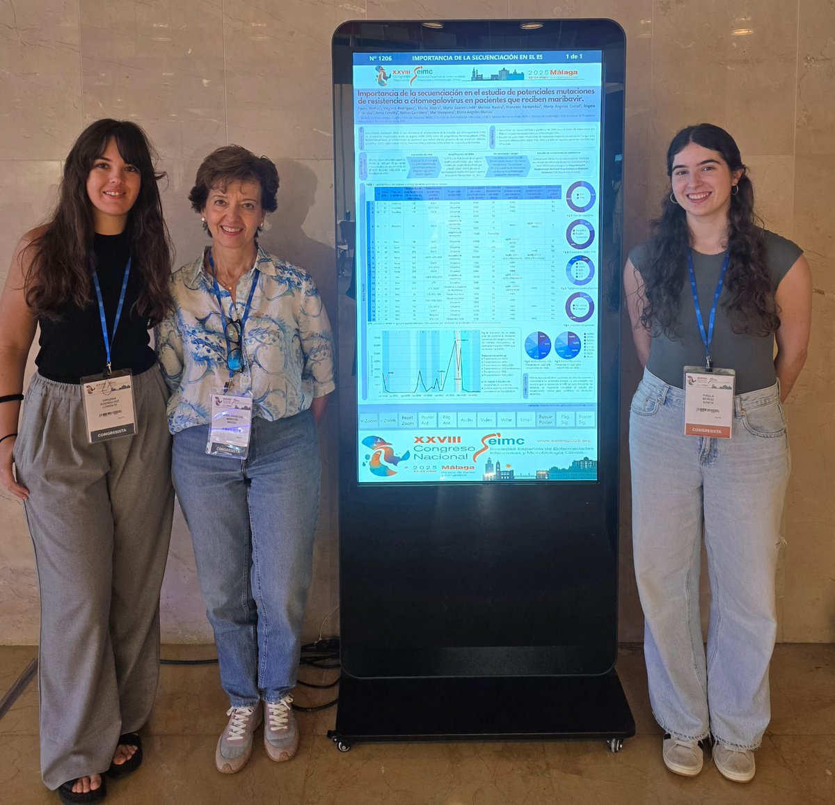MicroClinicBCN's tweet image. Paula Muñoz presenta su trabajo sobre la importancia de la secuenciación masiva para la detección de mutaciones en CMV en pacientes que reciben maribavir @SEIMC_ #XXVIIICongresoSEIMC