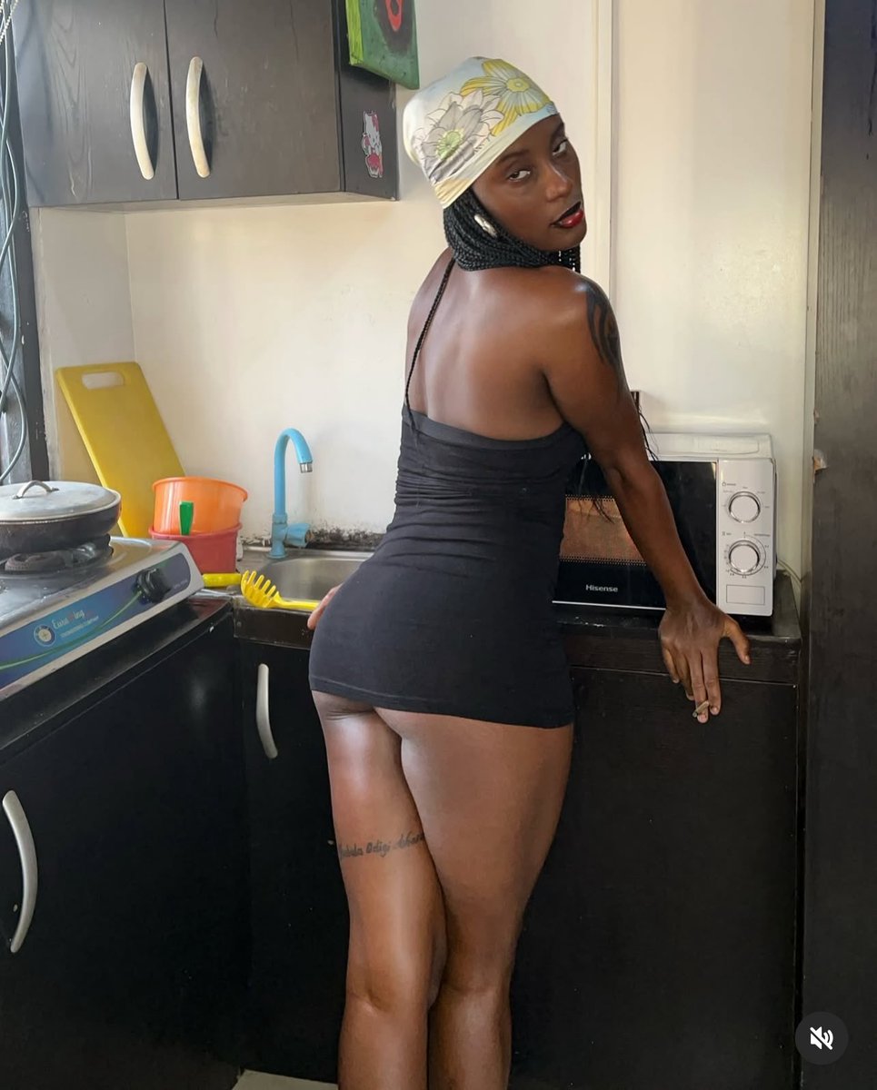IfunanyaDelilah's tweet photo. I break into your house &amp; u find me in the kitchen like this. What would you do? https://t.co/sIK5c59Lop