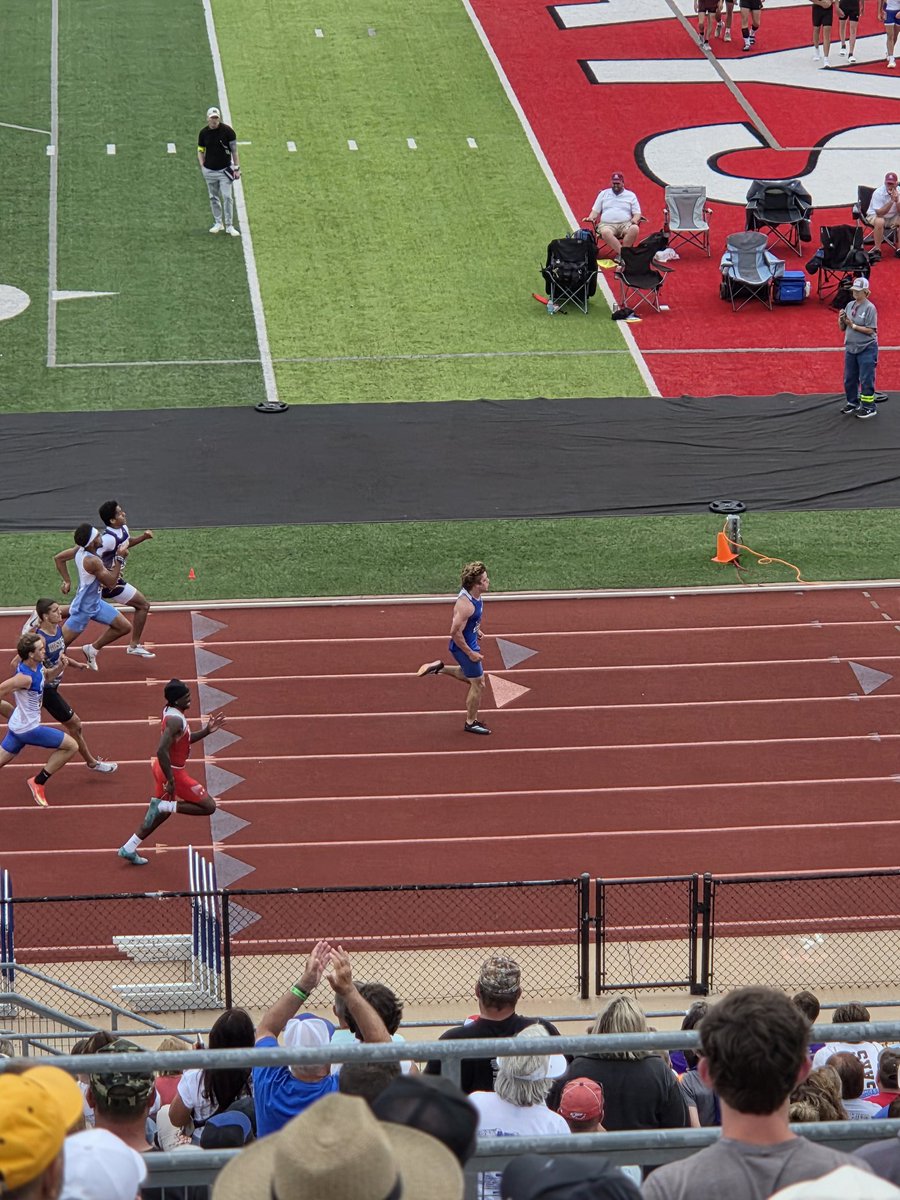 bluejaystrack's tweet image. Matthew Waltman comes back to complete his day as the 200m state champion too!  What a great day he has had!!
@R7Activities