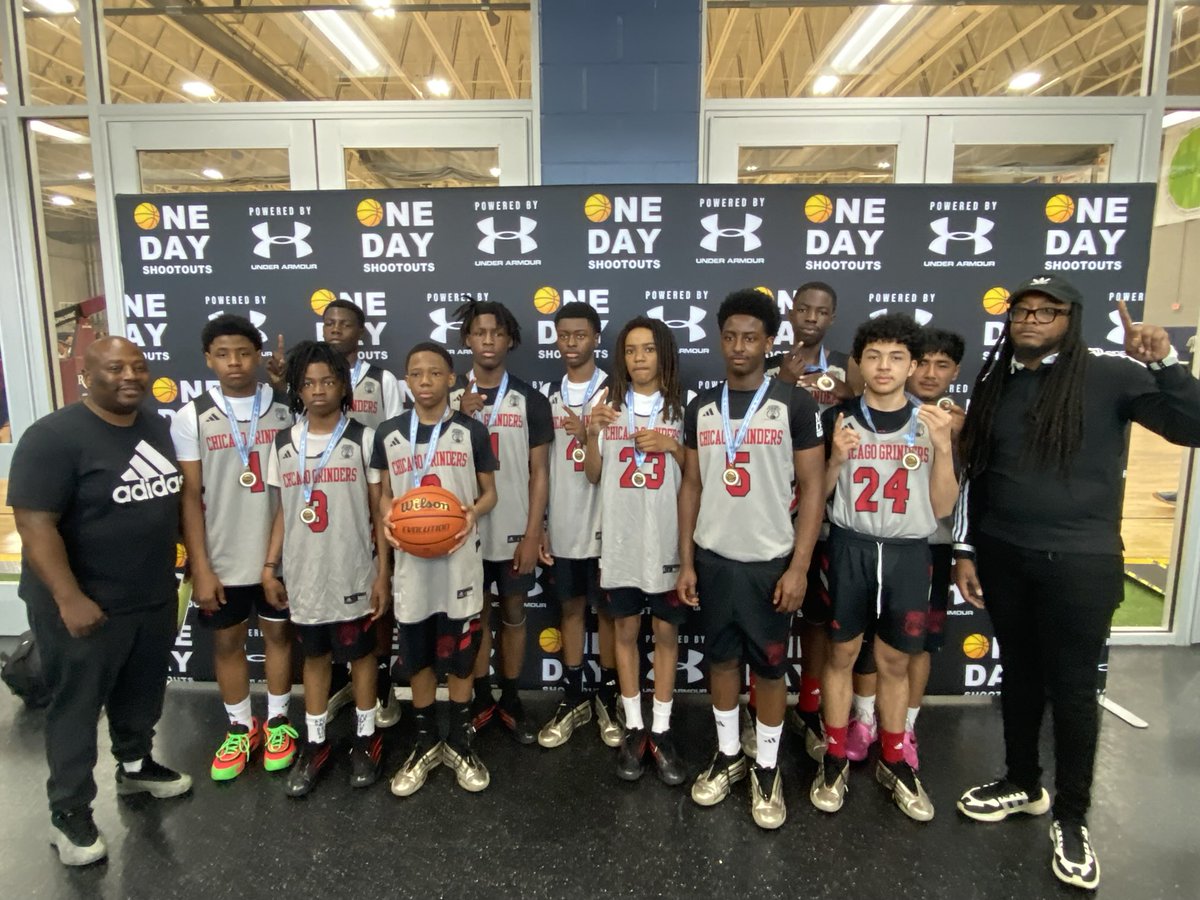 🏆Congrats to Chicago Grinders, 8th Boys Blue Champion at today's Memorial Day Classic. 🇺🇸

🔜NEXT UP: 5/31-6/1 Spring Finale. onedayshootouts.com