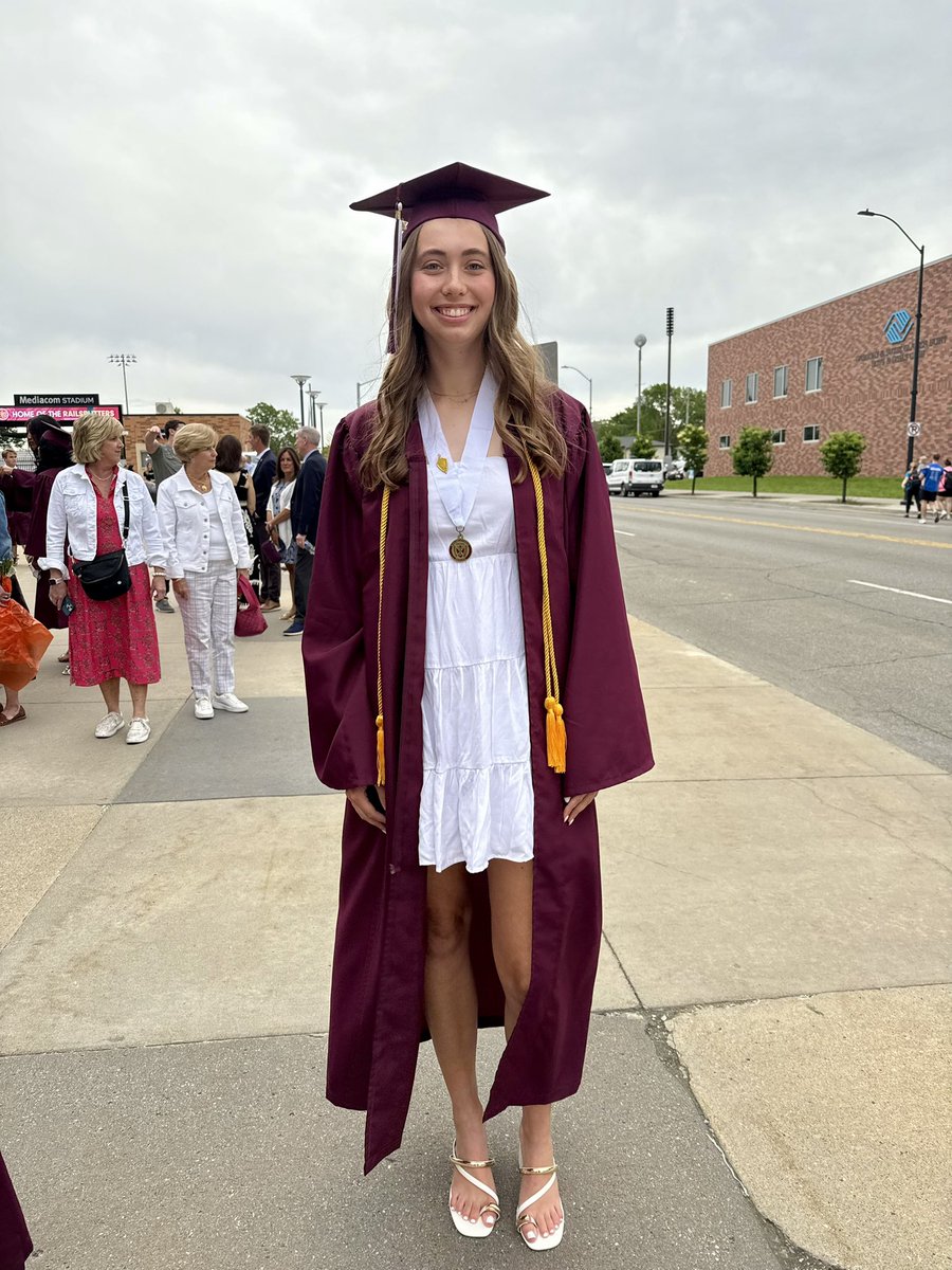 South Dakota Volleyball (@sdcoyotesvb) on Twitter photo High school ✔️
Congrats to <a href="/ellarogers15_/">Ella Rogers</a> on graduation from Dowling Catholic High School!
Next stop ➡️ Vermillion High school ✔️
Congrats to <a href="/ellarogers15_/">Ella Rogers</a> on graduation from Dowling Catholic High School!
Next stop ➡️ Vermillion