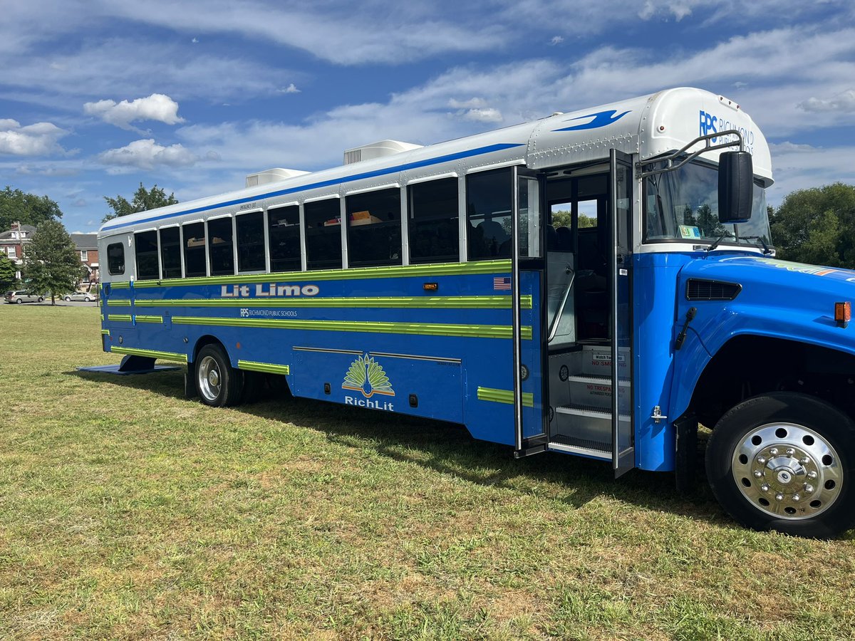 Lit Limo tweet media