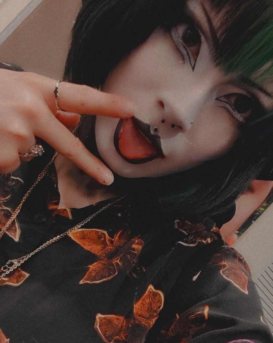 GothicWitchTea's tweet photo. Here's a photo dump since been a min. 
#goth #gothday #hispanicgoth #ghoul https://t.co/C6kCXxmXS1