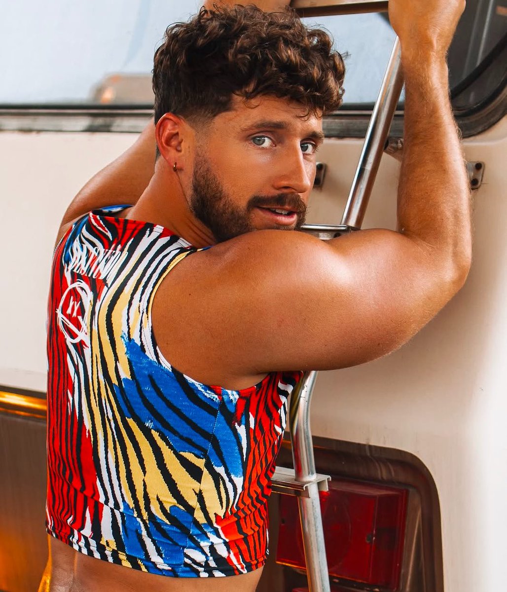 Serving feral elegance in our REVUELTA PRIMARY ZEBRA PRINT CROP TANK—<a href="/Alecthearies_/">Alec</a> didn’t come to play.
Captured by the one and only <a href="/softphocus/">Soft Phocus</a>.
desnudoshop.com