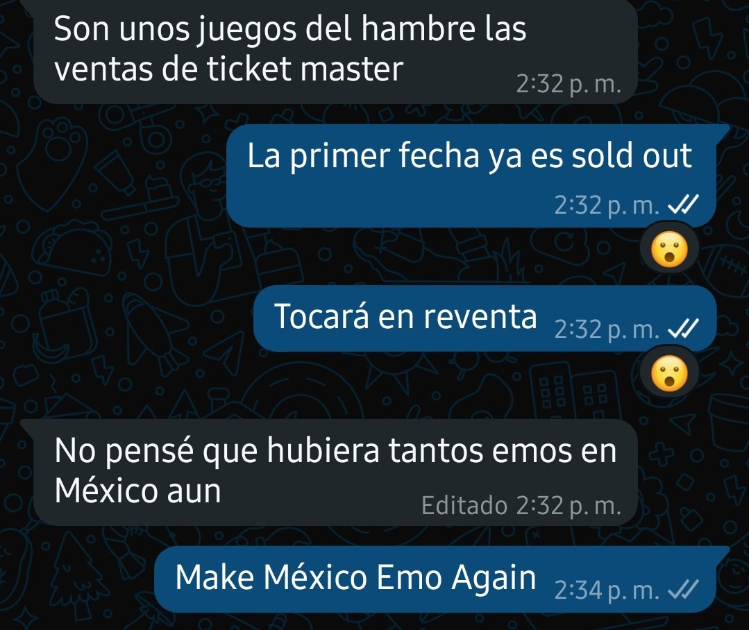VaniDust_'s tweet photo. Mi roomie no puede creer que los emos ya crecimos y queremos ver a My Chemical Romance sin importar que nos duelan las rodillas. https://t.co/OLDvZiPksZ