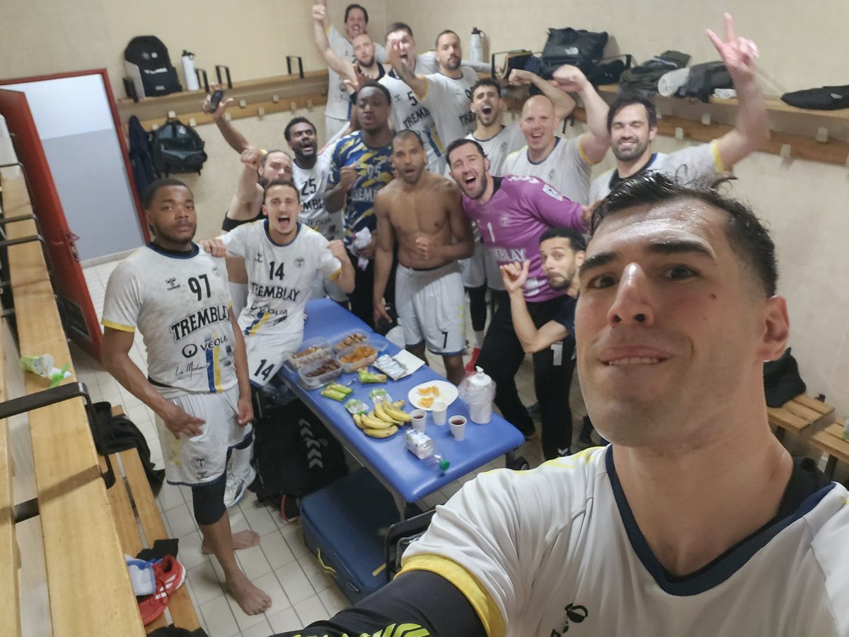 Victoire face à Ivry !!! Un vrai petit kiffe de retrouver le parquet j'avoue 😉🔥
#tremblayhandball #Handball #HandballLife #HandballGame #HandballTeam #HandballVictory #WeAreHandball #HandballCommunity