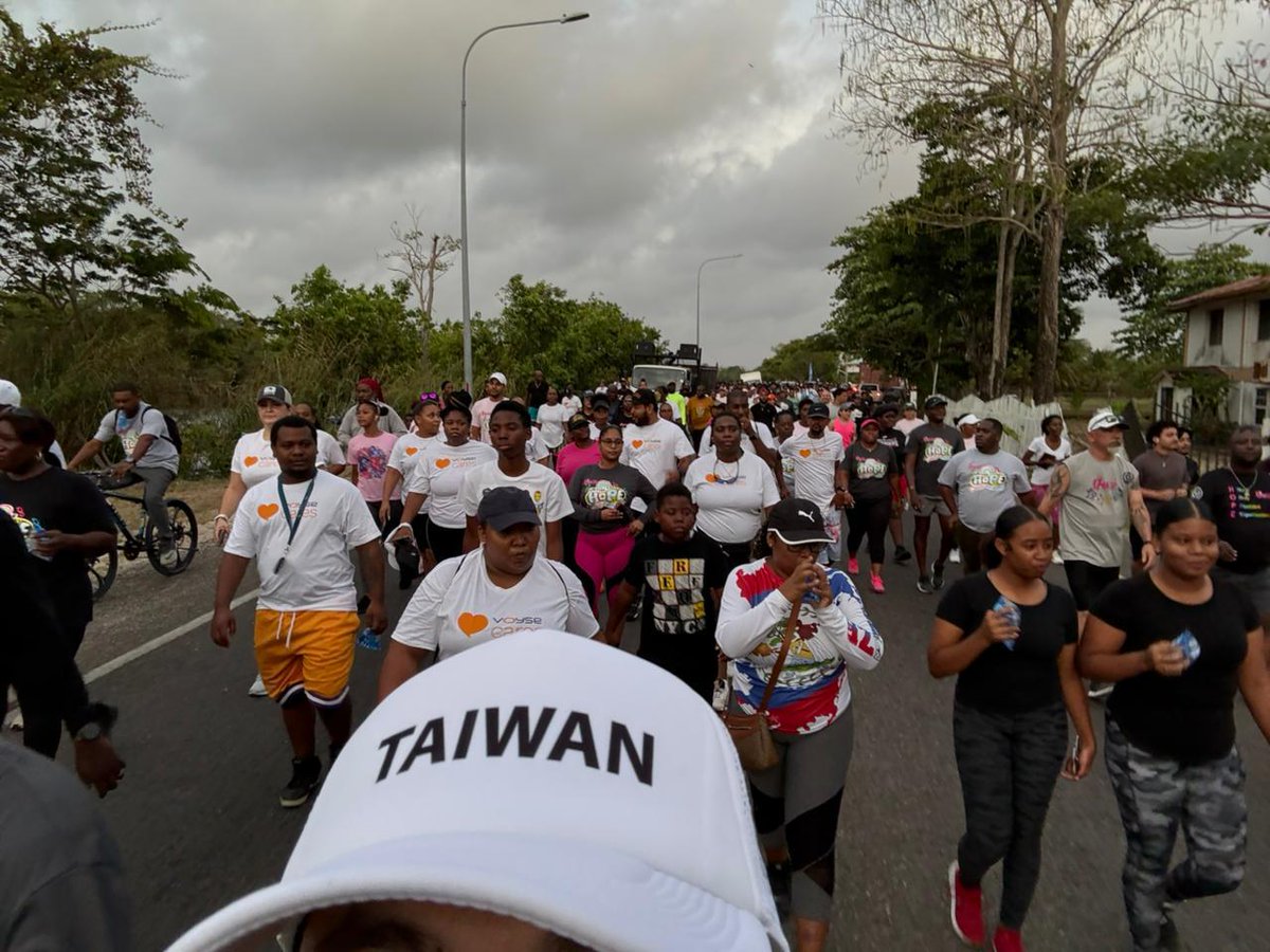 Walk for Hope! 
Today, Amb. Lily HSU proudly joined hundreds of energetic Belizeans in the annual Cancer Walk.
Thank you, Belize Cancer Society for hosting such a meaningful activity! We look forward to continuing our partnership in achieving WHO’s goal “health for all“.