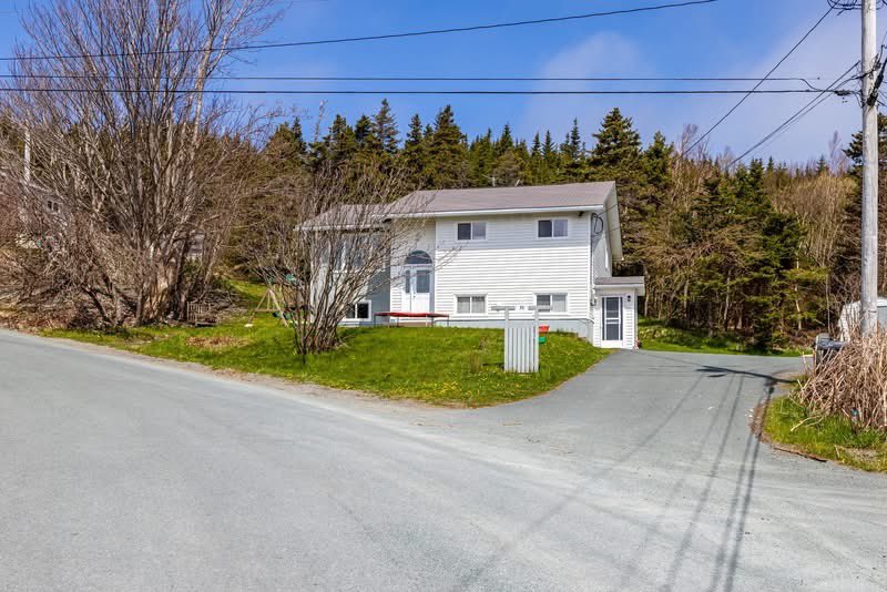 MichelleAThorne's tweet photo. 🏡 LISTED TODAY! VIEWINGS START TOMORROW! 🏡

52 WHITTY'S LANE, TORBAY
$350,000 | MLS®1285436 - 

REGISTERED TWO-APT | 3+1 BEDROOMS | 2 BATHROOMS | ELECTRIC HEAT | 0.459 Acre Lot with a View!

🤩🏡🤩 https://t.co/3550rTRut1