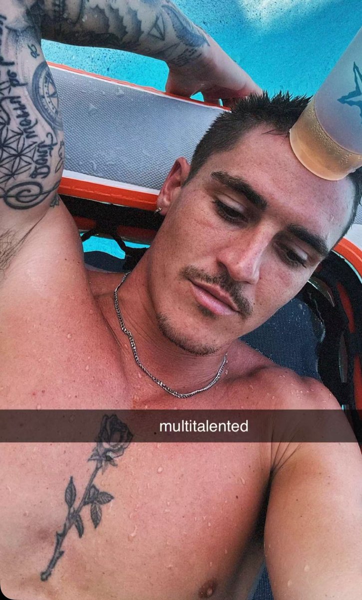 Celeb & Armpit Gooner 🥴 tweet media