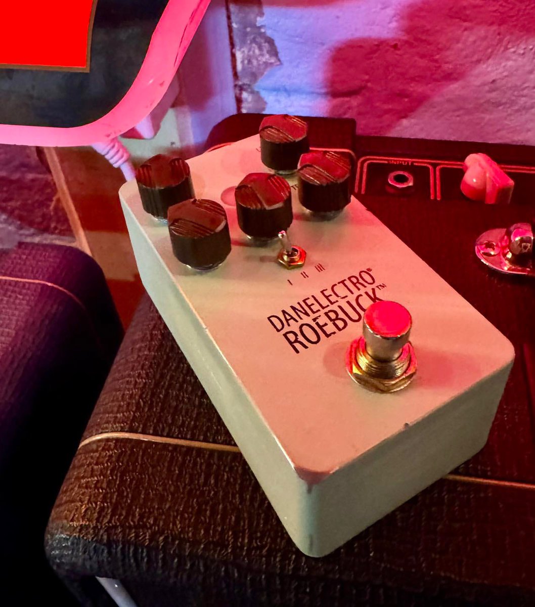 Get your Danelectro Roebuck distortion now at Guitar Brothers Brisbane May Sale! guitarbrothers.com.au

Danelectro Roebuck distortion. 
A faithful recreation of the classic Ibanez Mostortion but with a few tasty additions.