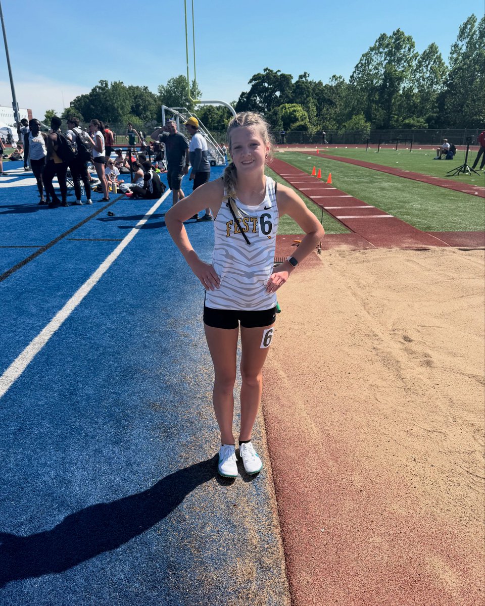 Lucy punches another ticket with a 3rd place finish in the 3200m 🐯