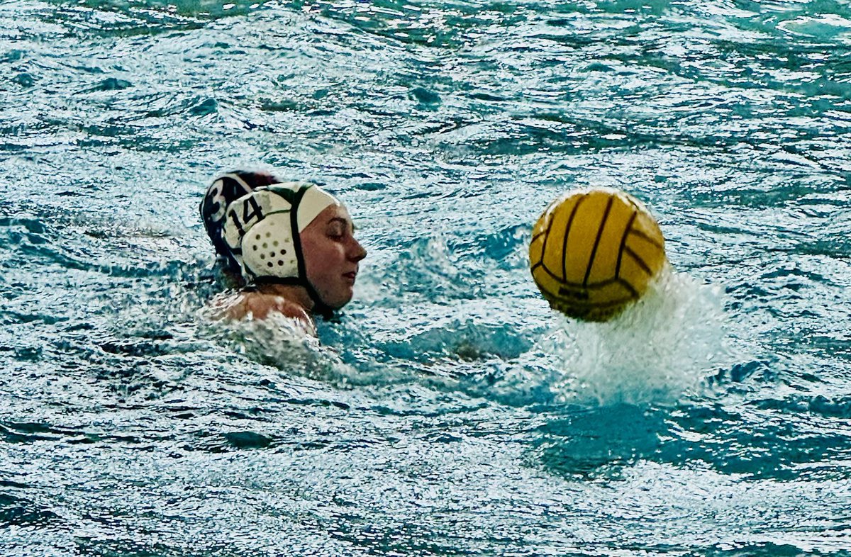 IHSA STATE 
GIRLS WATER POLO
THIRD PLACE GAME
Naperville North  3
York  1
End of 1st quarter