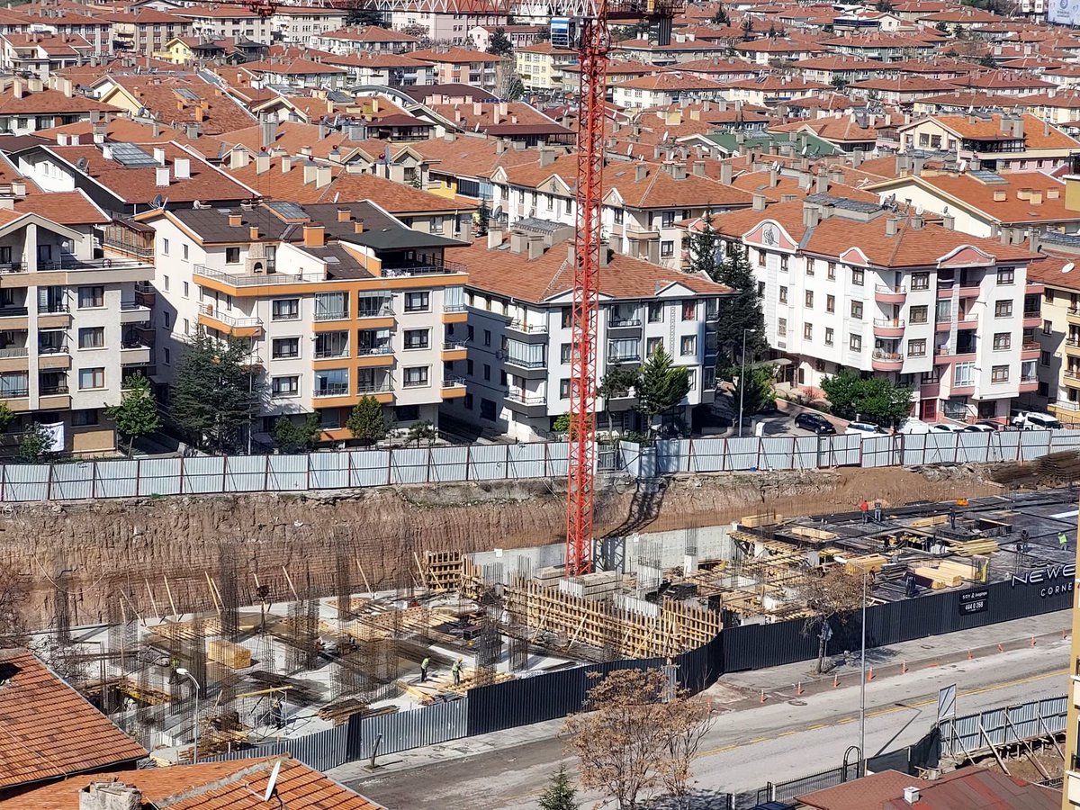 alattnd's tweet photo. Sayın Bakanım Ankara Güneşevler mahlesinde 5 katlı imar izni olan bir yere 17 katlı binalar yapılıyor. Bu imar izni nasıl alındı? Detaylı araştırma talimatınız olursa tüm mahalle halkı size dua eder. @murat_kurum https://t.co/raCg08zrH0