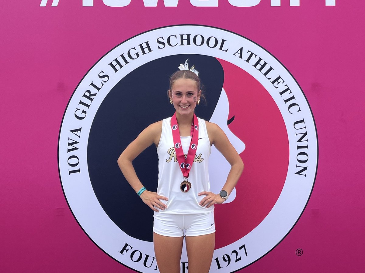 Grace closes out our state meet with a new PR (2nd fastest in school history) and a 13th place finish in the 1500!!