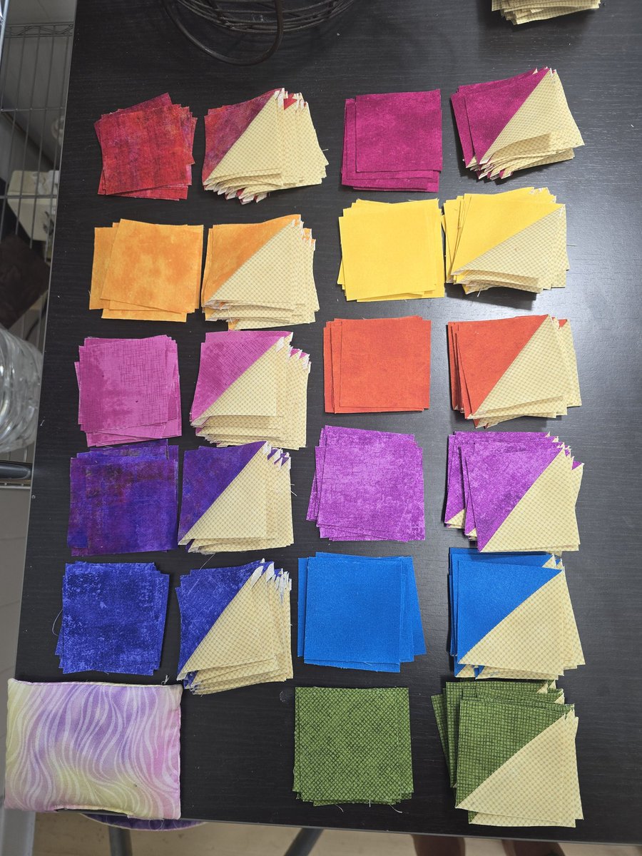 jwillemin's tweet photo. Made 220 2.5in half square triangles today in order to turn them into stars. https://t.co/icJoAzPQby