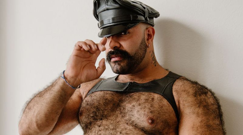 Who doesn't love a furry go-go bear?! See more of Anuar here:

bearworldmag.com/gogo-bear-spot…