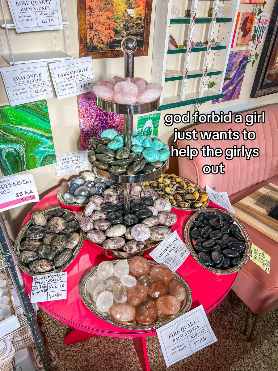LiveeintheLight's tweet photo. god forbid a girl just wants to give you a good deal 🤷🏼‍♀️ https://t.co/6xS9E0CtJ3
