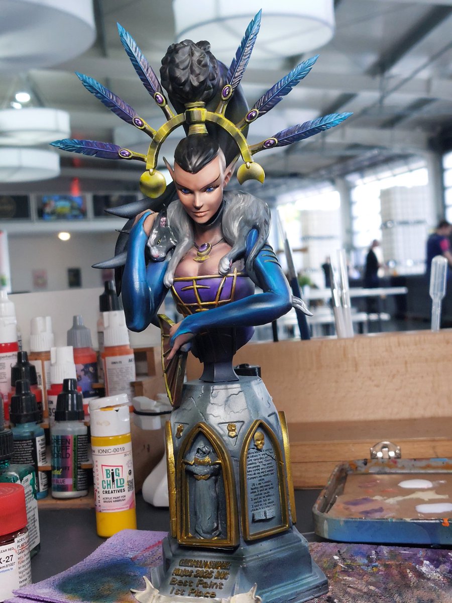 Painted non stop in Braunschweig at the Warhammer 40k event. This bust is the 1st prize for AoS Best Painted. I'll finish it tomorrow. Must 🤣
#warhammer