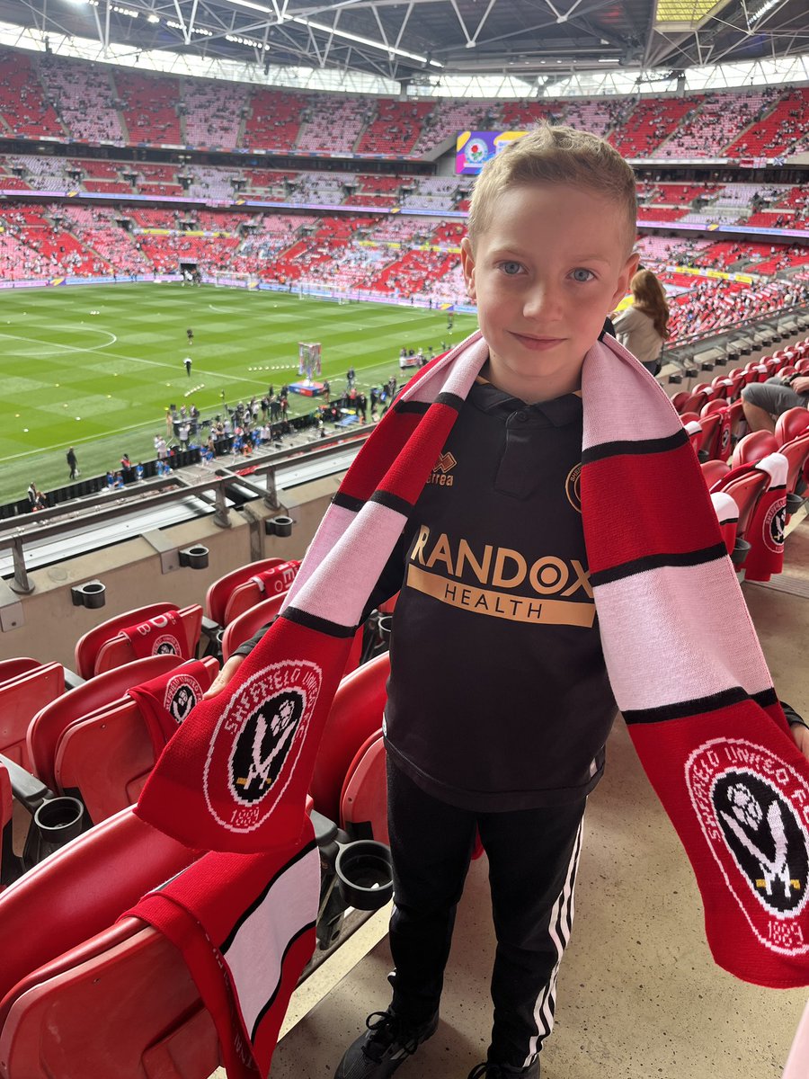 To the wonderful lady who was sat next to us in block 205, gave my lad some sweets at HT, he had them in the car on the way home to cheer him up a bit 🥰⚔️ #Blades #WinLoseDraw