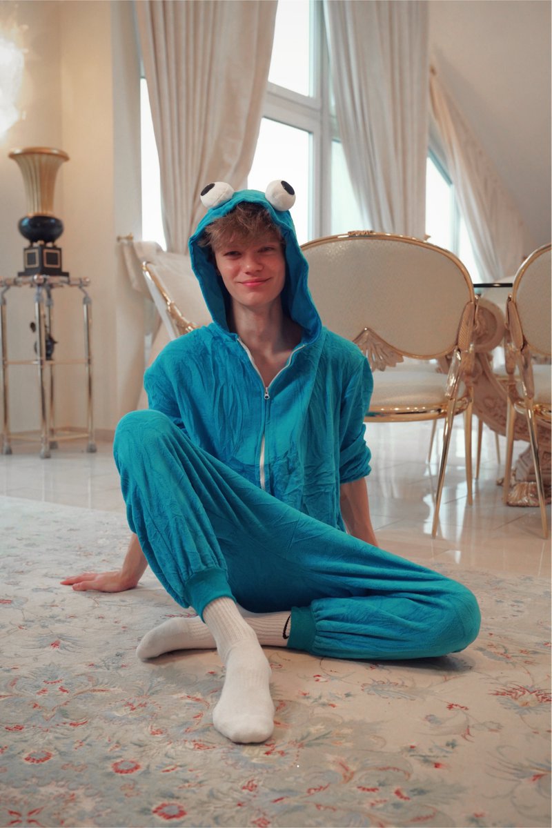 Louisliveli tweet media