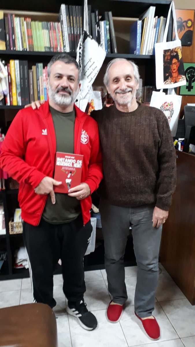 ⚽️ ⚽️ livro sobre o <a href="/SCInternacional/">Sport Club Internacional</a> do <a href="/fabneme/">Fabiano Neme</a> lançado na <a href="/bamboletras/">Livraria Bamboletras</a> do <a href="/miltonribeiro/">Milton Ribeiro</a>  Divulguem: ⁦<a href="/anesiobohn/">Anésio Bohn MCNI </a>⁩ ⁦<a href="/Rodrigo_Stasiak/">Rodrigo</a>⁩ ⁦<a href="/_soncruz/">Son</a>⁩ ⁦<a href="/goncabarun/">Gonçalves</a>⁩ ⁦<a href="/migueldagnino/">Miguel Dagnino</a>⁩ ⁦<a href="/Alexandre_Ernst/">Alexandre Ernst</a>⁩ ⁦<a href="/fabriciocpovo/">Fabricio Falkowski</a>⁩