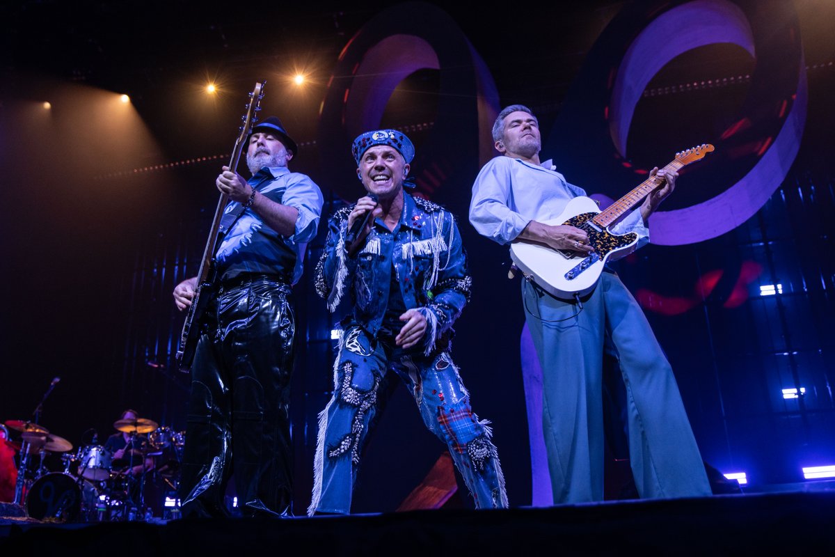 fdarena's tweet photo. Vibe check! @Scissorsisters are giving first direct arena a big shamooone shamooone ❤️  What a show! ✂️
#scissorsisters #leeds #firstdirectarena #gig #jakeshears #babydaddy #delmarquis https://t.co/mxtepfg8ex