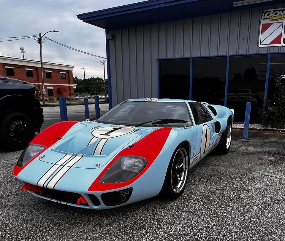 Superformance1's tweet photo. The GT40 transcends the conventional car - it’s an experience. You don’t acquire one of these because you need a car. You build one because you need to experience a thrilling, heart-pumping adventure.
#SuperformanceGT40
#GT40 #CarAdventures #LiveLegendary #carbuilder #driverscar https://t.co/gypA3dejho