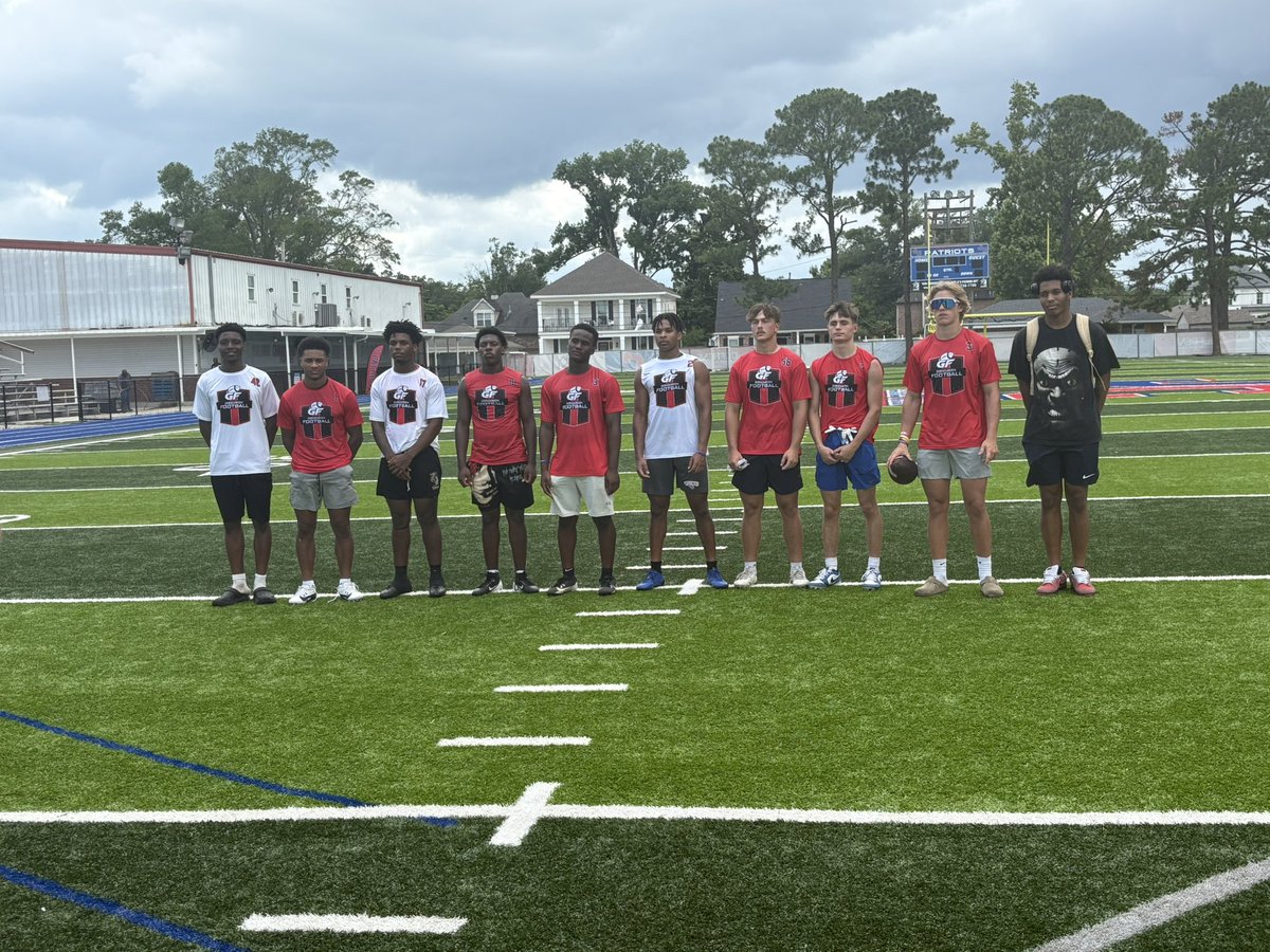 quentinclay12's tweet image. Thank you @GridironFootbal for a great camp experience and an invitation to play in the GridIron Football All american bowl @BrettBeard92 @denhamspringsFB @RecruitLouisian