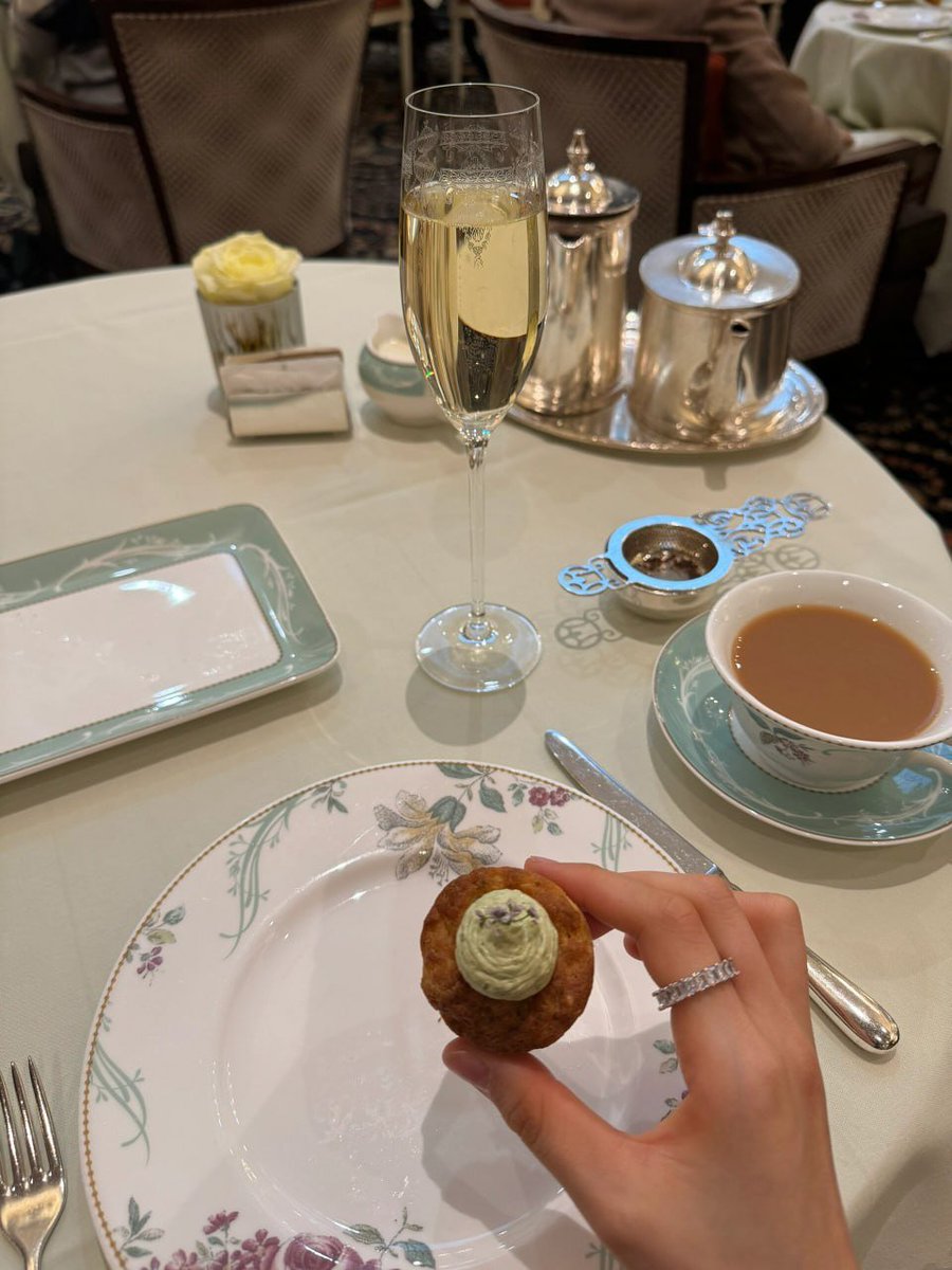 Indulge in a delightful afternoon, complete with exquisite treats and fragrant brews to soothe the soul☕️