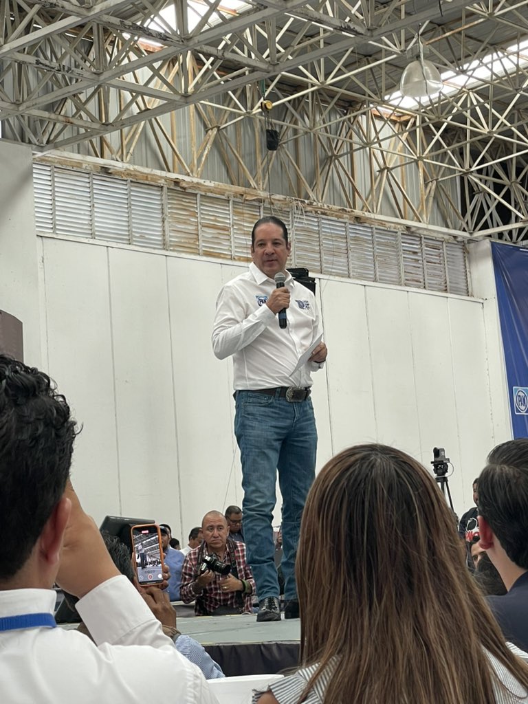 ReneOsnaya's tweet photo. “Vamos con unidad a cuidar Querétaro”: @PanchDominguez 

#EstampidaAzul #10Años @PANqueretaro https://t.co/L6L4IMwjJt