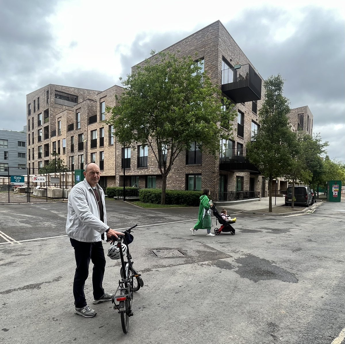 Alan6291's tweet photo. Great to tour London public housing with architect #PaulKarakusevic, seeing the renewal of the Colville Estate in the east. Selective demolition, refurbishment of the sounder old blocks, new connective streets &amp; excellent new robust brick #architectureofhousing 1/2 https://t.co/jywZjDX241