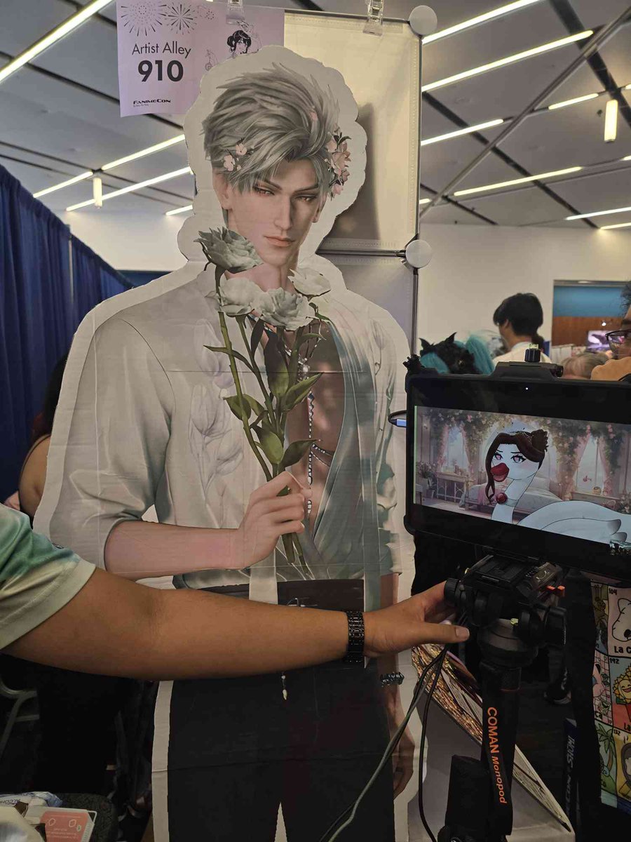 kiara_fordel's tweet photo. I ish here! If you see me come say hiiiii and take pics okie! With @ChiffonKnight  🥰🥰🥰

I want to meet as many of you as possible! ❤️❤️❤️
#fanime2025  #fanime #Vtuber https://t.co/5nibXuU4ul