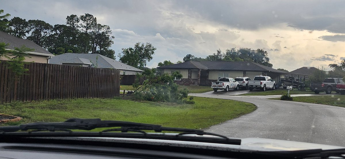 WeatherManSeek (@weathermanseek) on Twitter photo Some damage around Grandeur Street after likely Microburst in Palm Bay. #FLwx <a href="/NWSMelbourne/">NWS Melbourne</a> <a href="/ScannerBrevard/">Brevard Scanner</a> <a href="/NbergWX/">Noah Bergren</a> <a href="/fox35stormteam/">FOX 35 Storm Team</a> <a href="/realTimB/">Tim Barton</a> . Some damage around Grandeur Street after likely Microburst in Palm Bay. #FLwx <a href="/NWSMelbourne/">NWS Melbourne</a> <a href="/ScannerBrevard/">Brevard Scanner</a> <a href="/NbergWX/">Noah Bergren</a> <a href="/fox35stormteam/">FOX 35 Storm Team</a> <a href="/realTimB/">Tim Barton</a> .