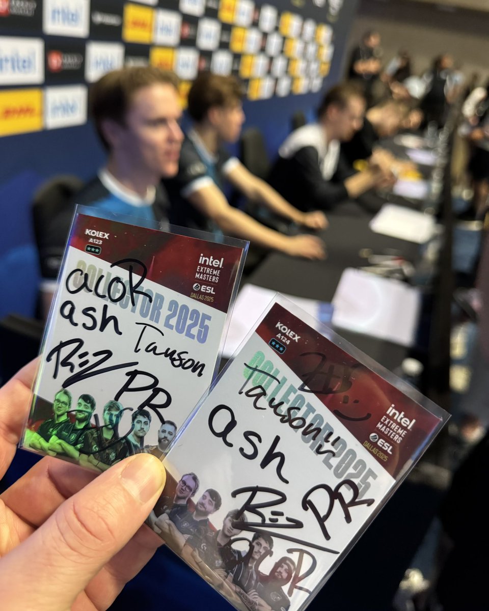 lu1gi_csgo's tweet image. Thanks for the signatures boys 🤝 

I will give away one of these cards if we get 50+ likes &amp;amp; 25 RT’s.  Good luck everyone!  Bonus if you tag a friend!

#KolexCards | 📸 IEM Dallas 2025