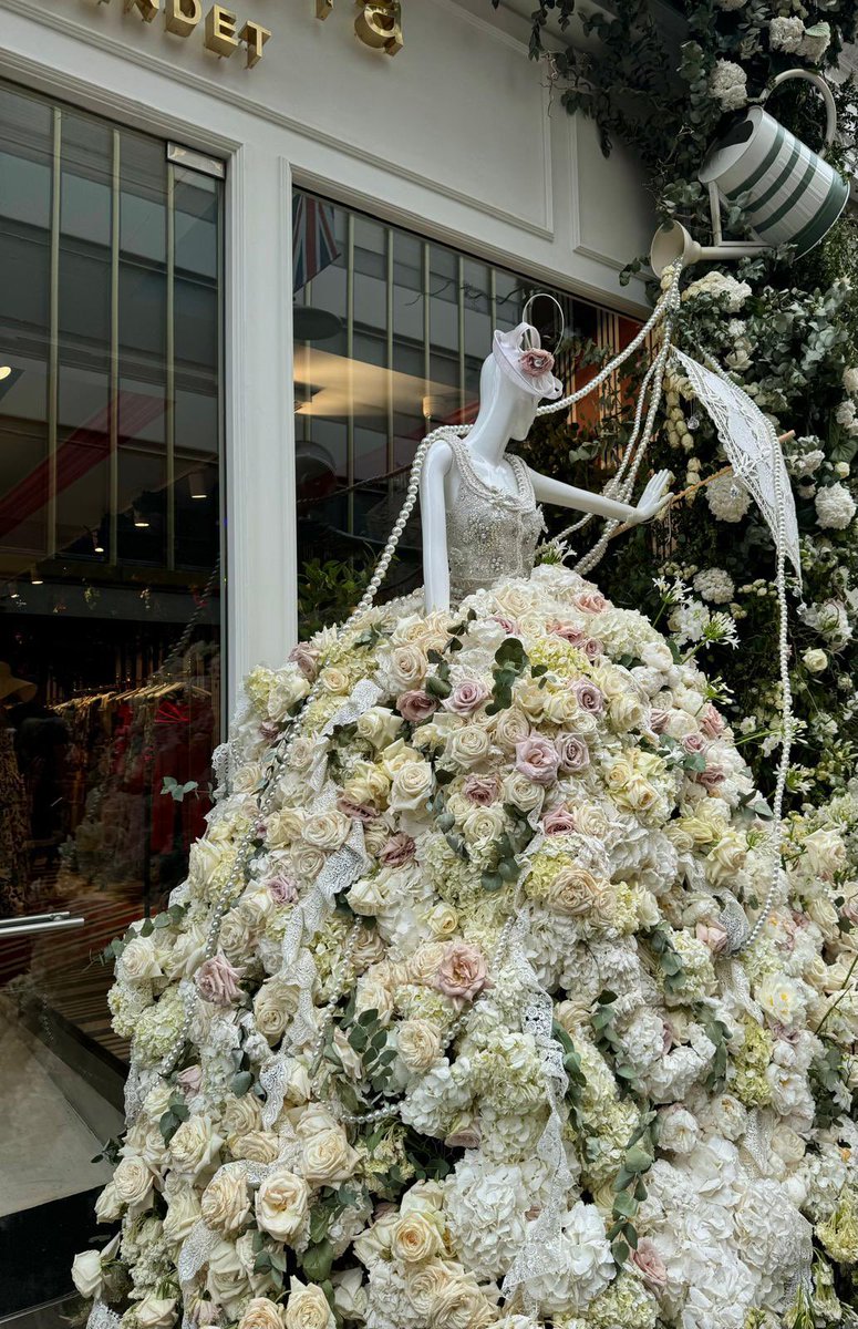 Chelsea Flower Show, when art is made with flowers. #chelseaflowershow #london