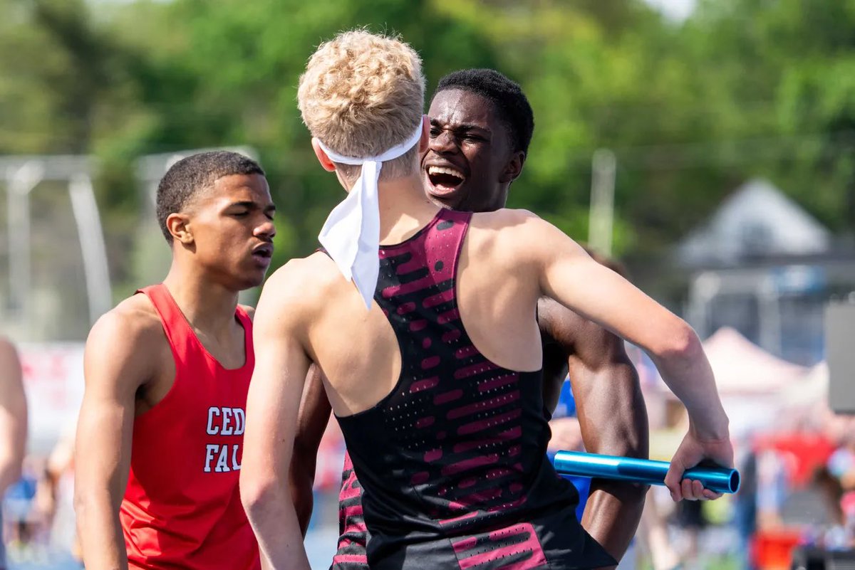 Owen Wolfe - 3X State Champion! 🏆 

Owen Wolfe is having the meet of his life at State Track!

1600M State Champ 🥇 
800M State Champ 🥇 
1600 Distance Medley Relay Champs - Jackson Miller, Nolan Strang, Sam Drexler, Owen Wolfe 🥇 

📸 : Bound &amp; DMRegister