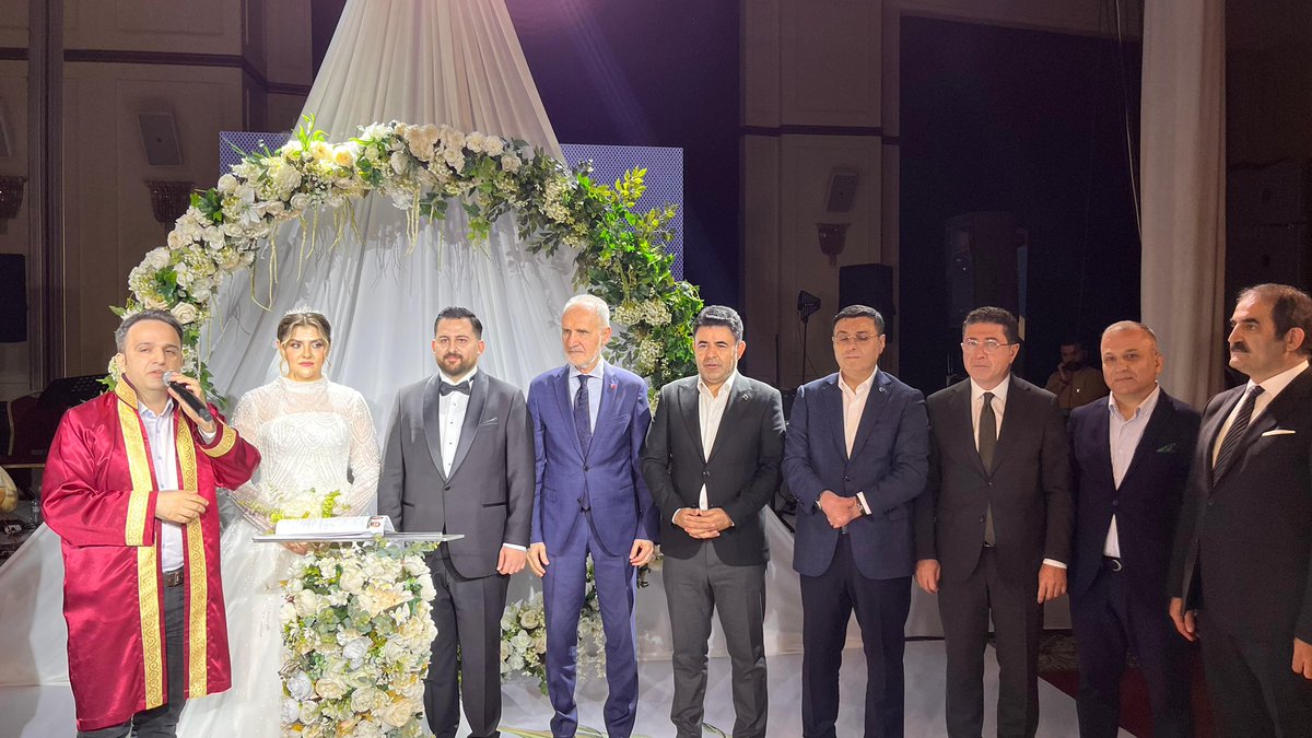 Şüheda &amp; Batuhan kardeşlerimin nikah merasimlerine şahitlik yaptık. Genç çiftlerimize ömür boyu mutluluklar dilerim. 🌾🙏