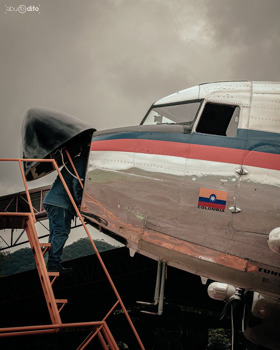 Manos expertas que trabajan con pasión, muchas veces en silencio, lejos de los reflectores, pero siempre cerca del alma de cada avión. Feliz Día del Técnico de Mantenimiento Aeronáutico