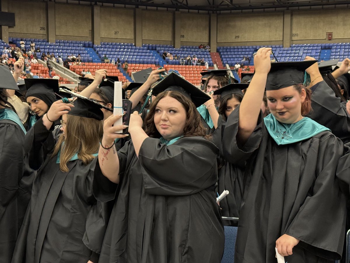 JCPS (@jcpsky) on Twitter photo Hard work. Online. Reward. Congratulations <a href="/PathfinderJCPS/">Pathfinder School of Innovation</a> graduates. #JCPSGrad2025 Hard work. Online. Reward. Congratulations <a href="/PathfinderJCPS/">Pathfinder School of Innovation</a> graduates. #JCPSGrad2025