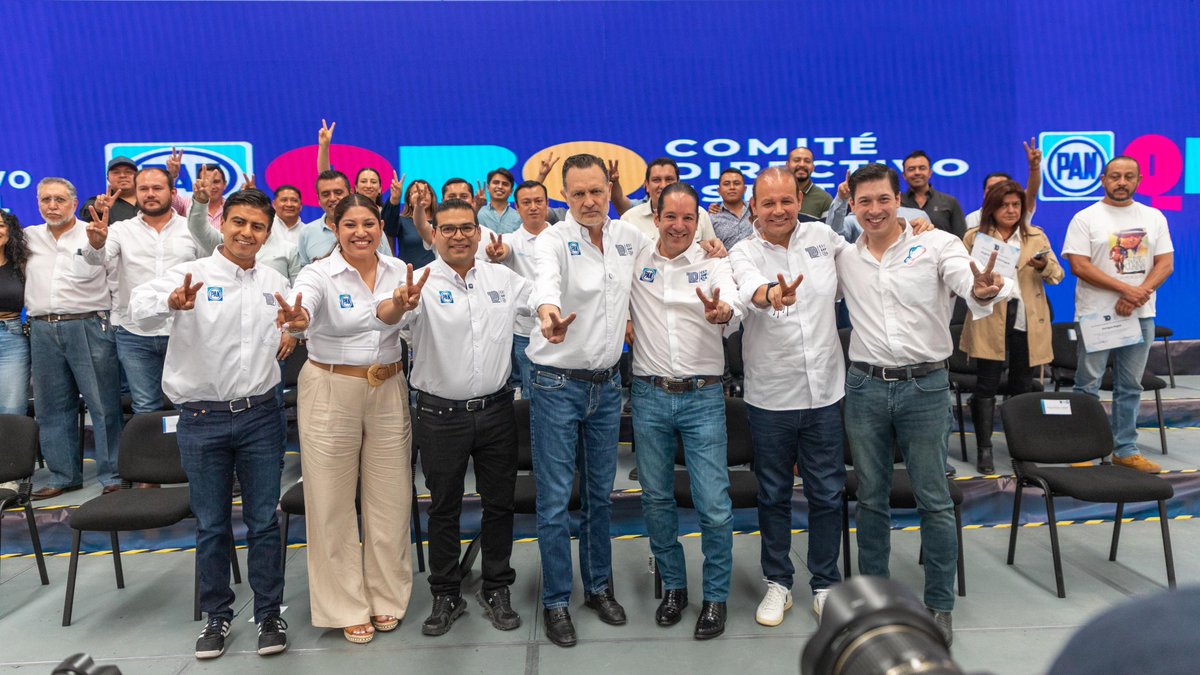 MartinArango's tweet photo. Con unidad y convicción, celebramos 10 años de #EstampidaAzul en @AccionNacional.
Hoy más que nunca, debemos sentirnos orgullosos de lo que hemos construido en Querétaro. ¡Vamos unidos y con fuerza rumbo al 2027! https://t.co/g2UYUA8Uqu
