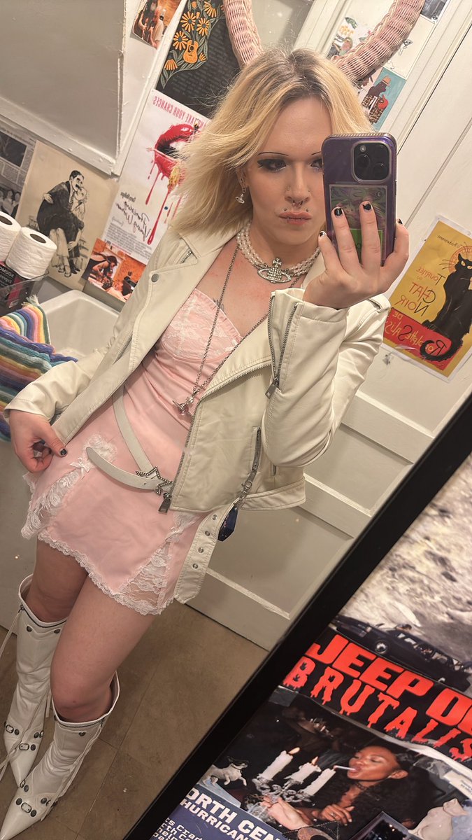 The boots make the whole fit 💖🤩🥰