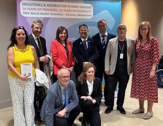 Encarna Guillén (@encarna_guillen) on Twitter photo Hecho histórico: #Resolution4Rare aprobada en la 78.ª Asamblea Mundial de la Salud.
Propuesta x España <a href="/sanidadgob/">Ministerio de Sanidad</a> y Egipto, con apoyo de #RDI <a href="/FEDER_ONG/">FEDER | Enfermedades Raras</a> y la #Coalición a la que se sumó <a href="/SJDbarcelona_es/">Hospital Sant Joan de Déu Barcelona ES</a>
Orgullosos de estar allí!
#EERR🍀prioridad en la agenda mundial de #salud. Hecho histórico: #Resolution4Rare aprobada en la 78.ª Asamblea Mundial de la Salud.
Propuesta x España <a href="/sanidadgob/">Ministerio de Sanidad</a> y Egipto, con apoyo de #RDI <a href="/FEDER_ONG/">FEDER | Enfermedades Raras</a> y la #Coalición a la que se sumó <a href="/SJDbarcelona_es/">Hospital Sant Joan de Déu Barcelona ES</a>
Orgullosos de estar allí!
#EERR🍀prioridad en la agenda mundial de #salud.